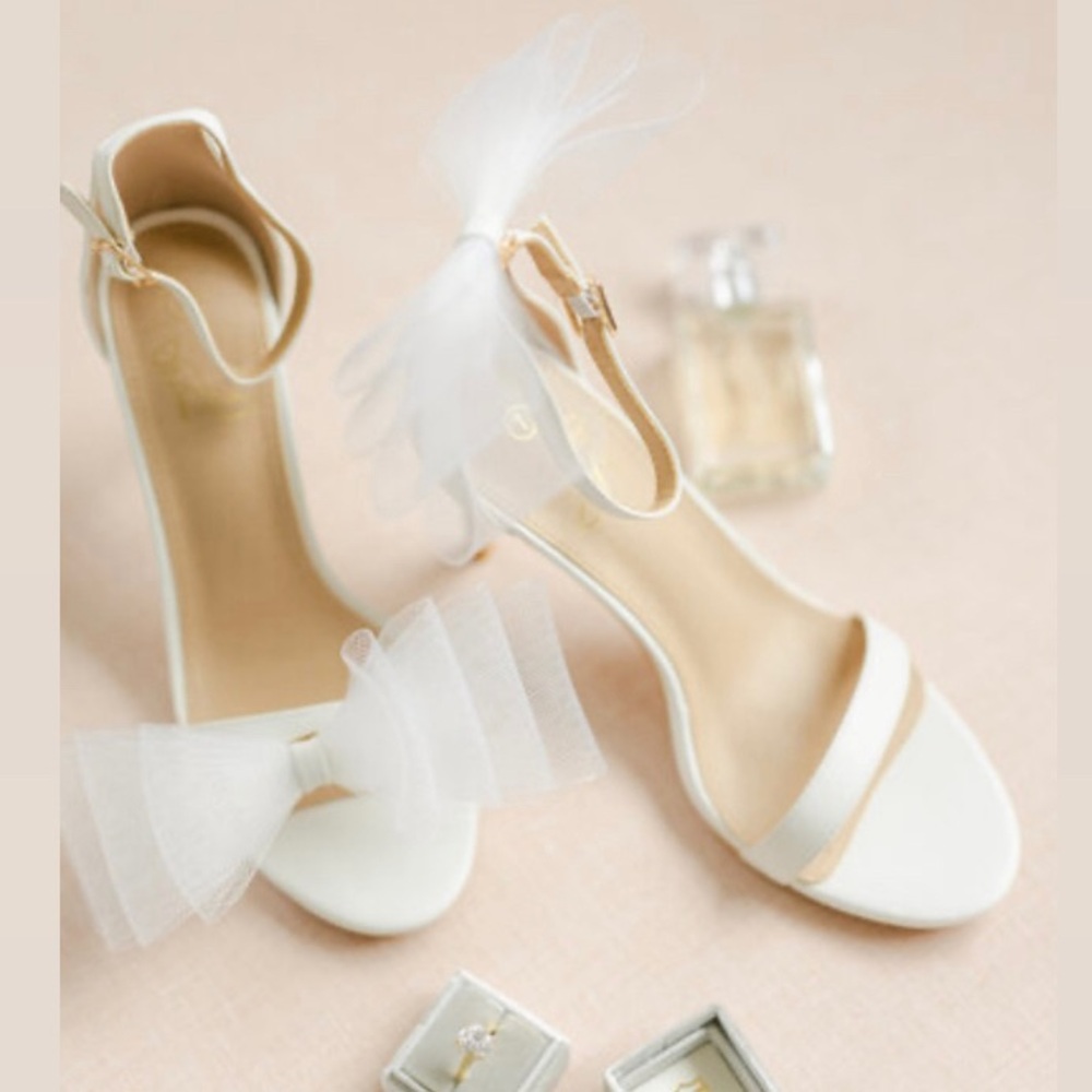 NWT ⚜️🤍⚜️ gorgeous white heels with detachable bows bridal - Picture 5 of 14